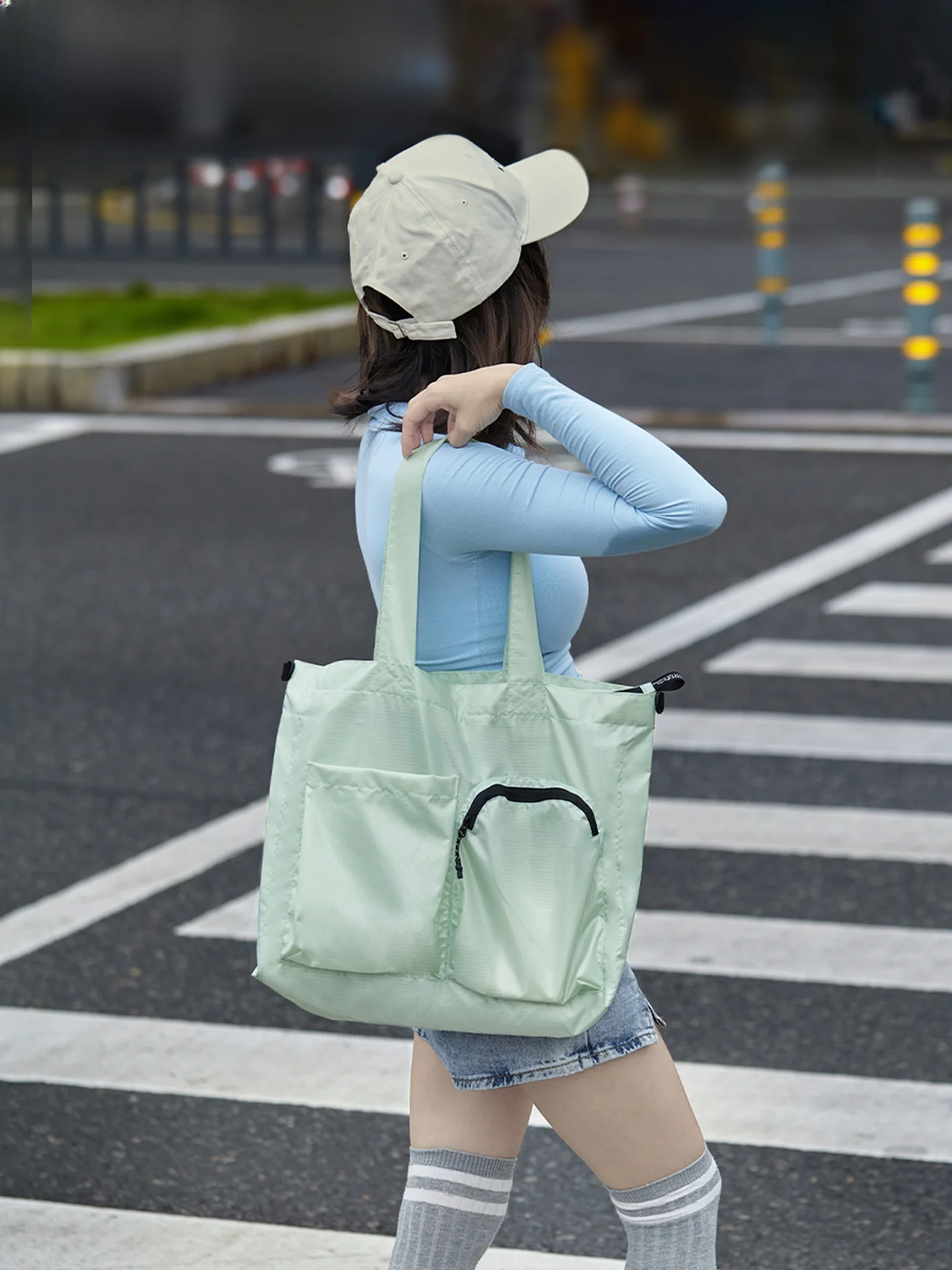 sac-fourre-tout-minimaliste-pour-les-trajets-quotidiens-grande-capacite-impermeable-sac-de-shopping-decontracte-sac-bandouliere-unisexe-sac-a-dos-avec-bandouliere-reglable