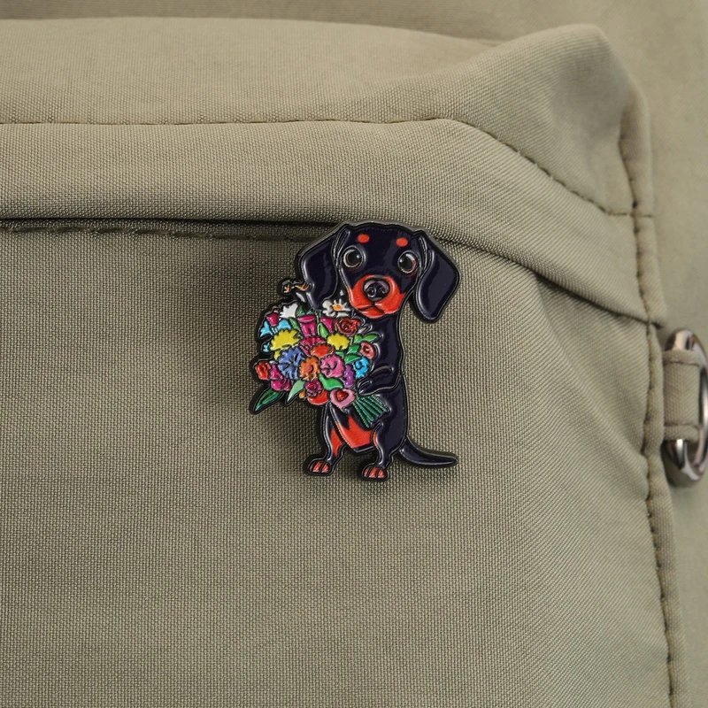 Niedlicher, stilvoller Dackel mit Sonnenbrille, Emaille-Anstecker, Brosche für Tierliebhaber, zur Dekoration von Rucksäcken und Jacken, als Geschenk. – Detail 5
