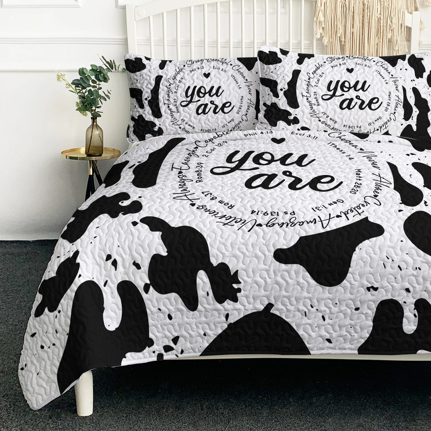 

3PCS Concise Black White Cow Stripe Printed Quilt Set Modern Hand Lettered Comforter With 2 Pilowcases For Spring And Summer