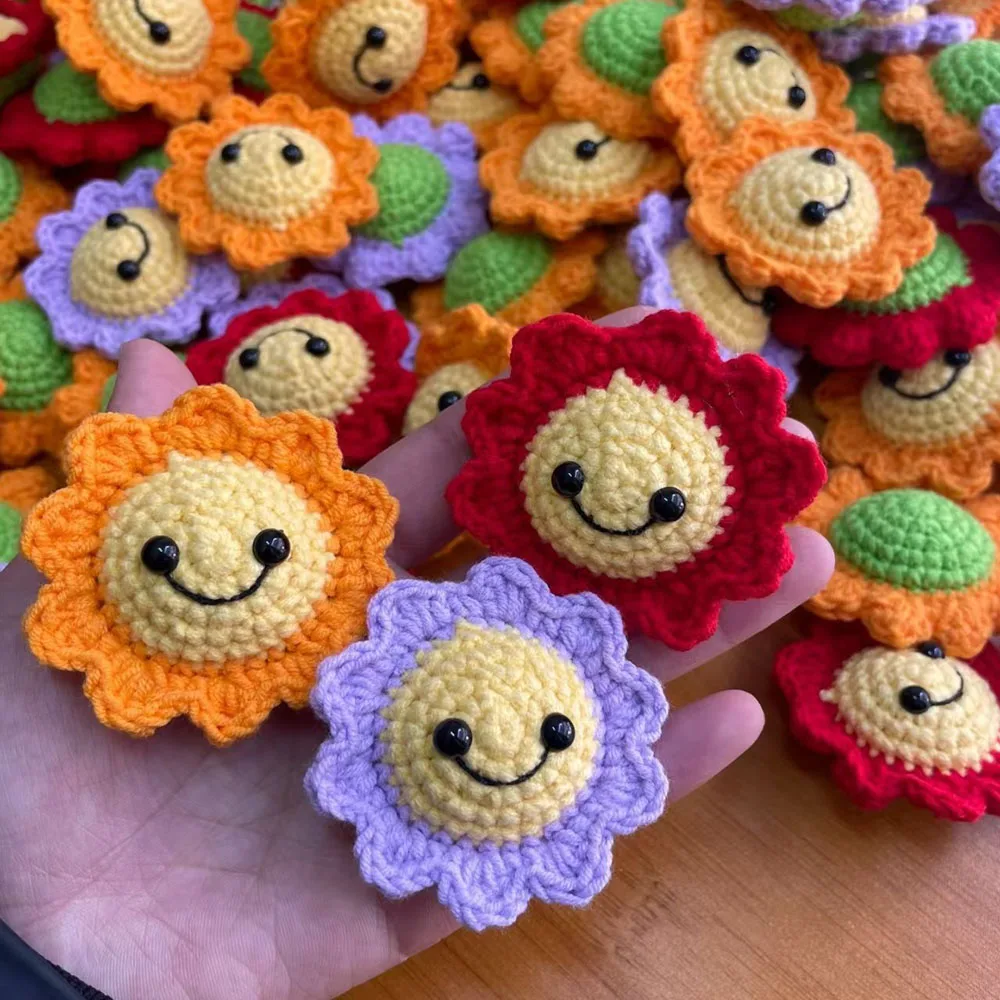 الانتهاء من اليدوية الكروشيه ابتسامة الوجه عباد الشمس ، الكروشيه اللون عباد الشمس رئيس الملحقات لديكور الهدايا ، متماسكة عباد الشمس الصغيرة