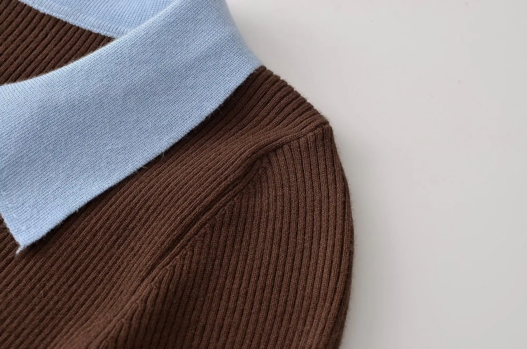 KONDALA Fashion 2026 Herbst Polo Damenhemd mit Knöpfen, lässiger Langarm-Pullover, Streetwear, schicke Patchwork-Strickware für Damen – Detail 8