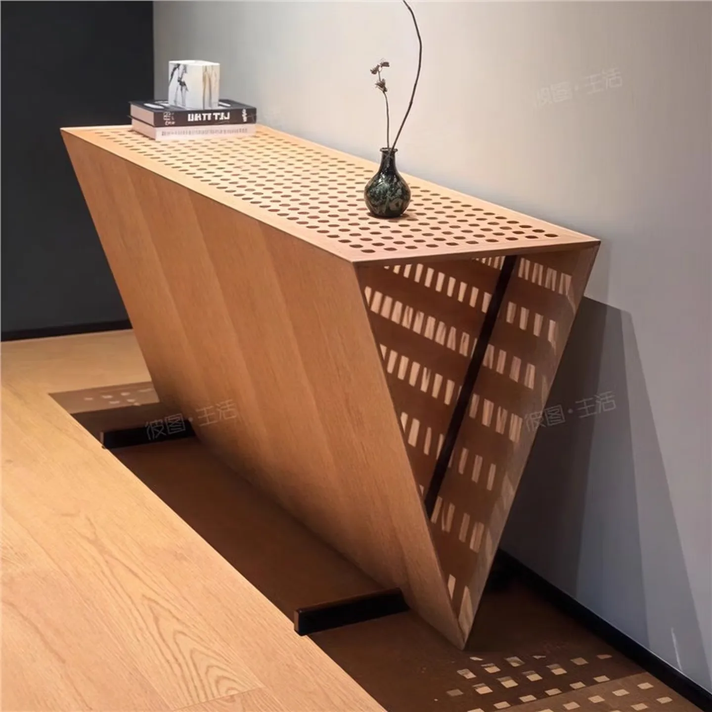 

Italian metal solid wood entrance end viewing platform log color (148*48*72CM)