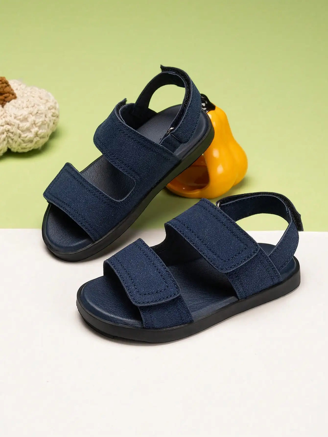 Solid color cute flat sandals for boys and girls. Great for beach use. Hook and loop closure, easy to put on and take off. Light