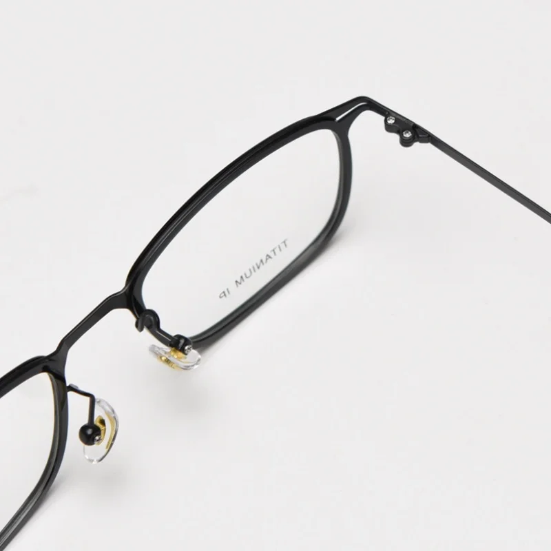 جديد خفيف ونحيف من التيتانيوم مصمم فاخر لرجال الأعمال والنساء بحافة نظارات قصر النظر بدرجة قابلة للتكوين