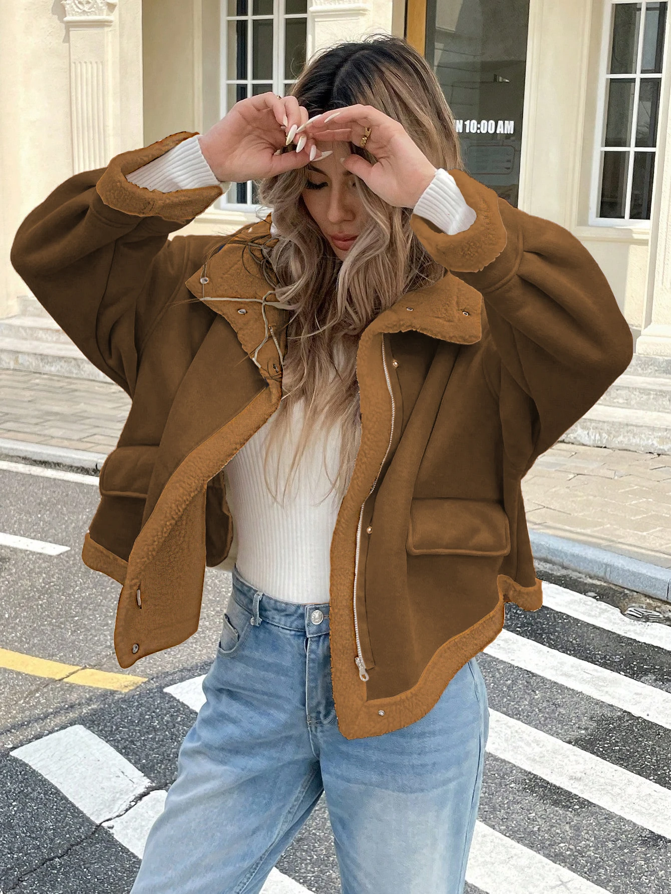“Chaqueta extragrande con forro de piel de oveja sintética para mujer: marrón topo, bolsillos grandes, top informal diario grueso y cálido para otoño e invierno”