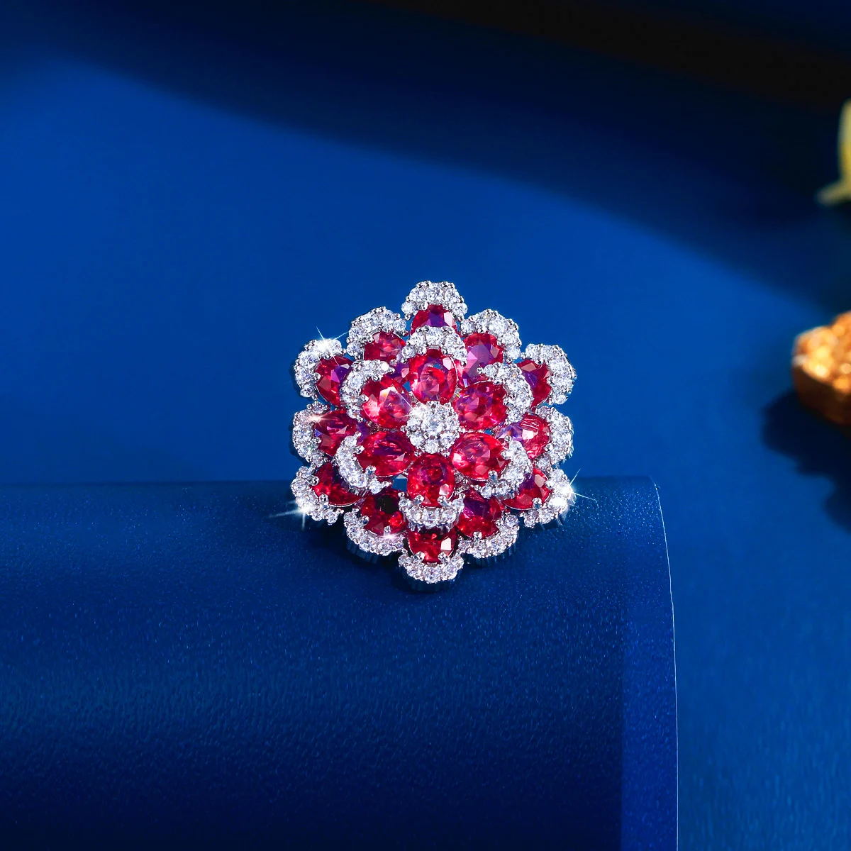 CWWZircons Rosaroter Zirkon Blumenförmiger Verstellbarer Ring für Frauen Glänzender Hochzeits- und Verlobungsschmuck Modeschmuck Geschenk Großhandel J0267 – Detail 7