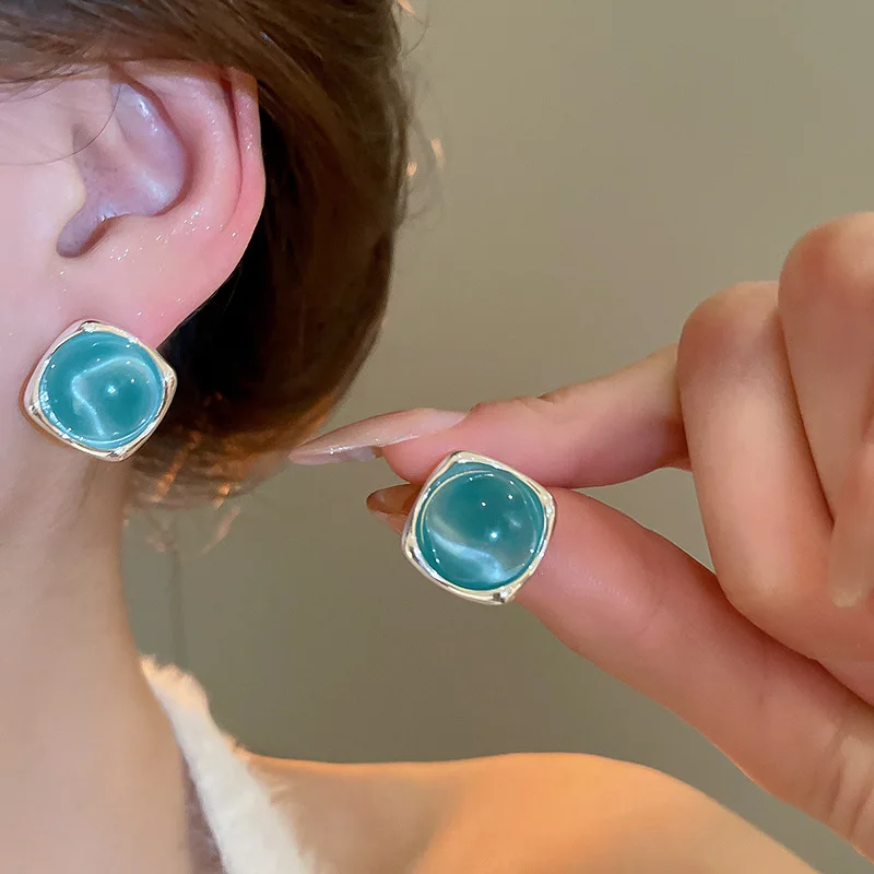 

Delicate Blue Resin Diamond-Studded Round Earrings Luxury-inspired Stud Earrings Niche Forest-inspired Elegant Ear Accessories