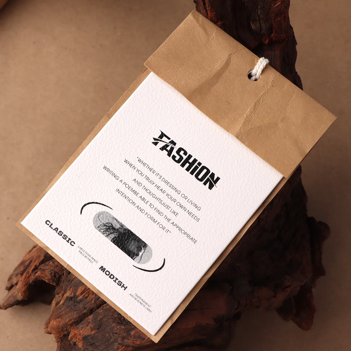 Custom Logo Hangtags for Clothing Stores High-End Custom Hangtags Fashionable Pleated Tags Custom Generic Card-Style Hangtags