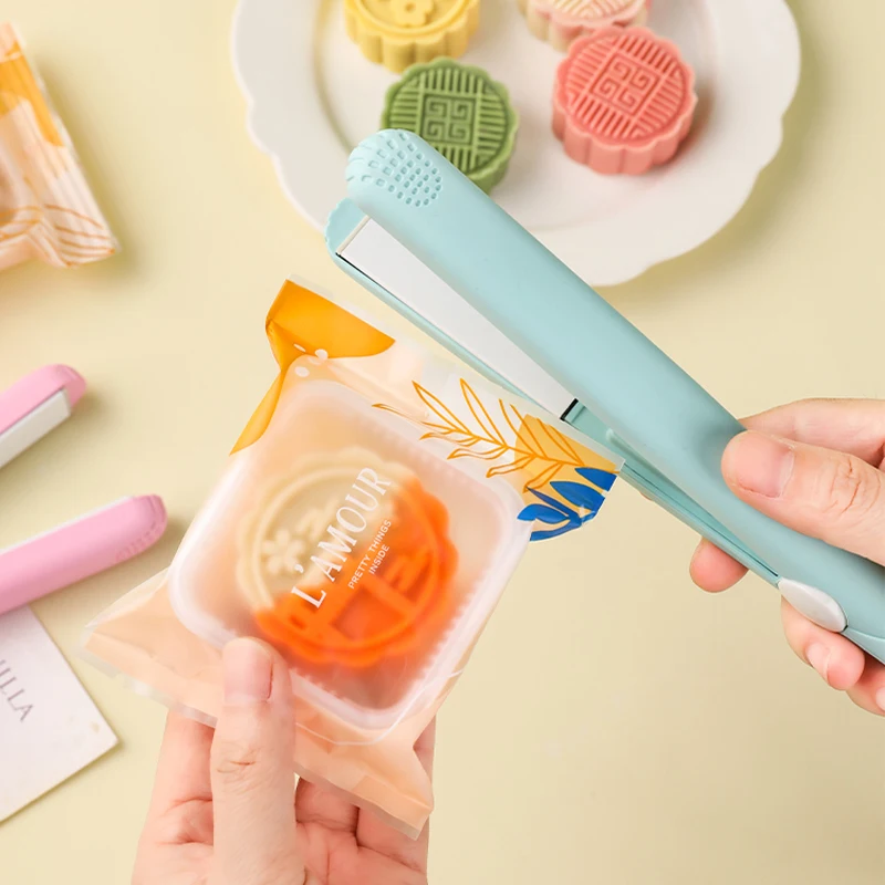 

Mini Portable Plastic Sealing Machine Storage Household Bag Clip Handheld Seal Packing Impulse Sealer Kitchen Accessories