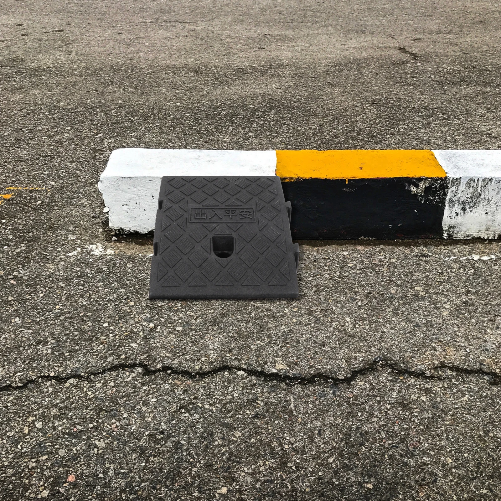

Plastic Curb Ramp for Cars Driveway Outdoor Black Portable Wheelchairs Thickened Anti Skid Slope Pad Screw Groove Positioning