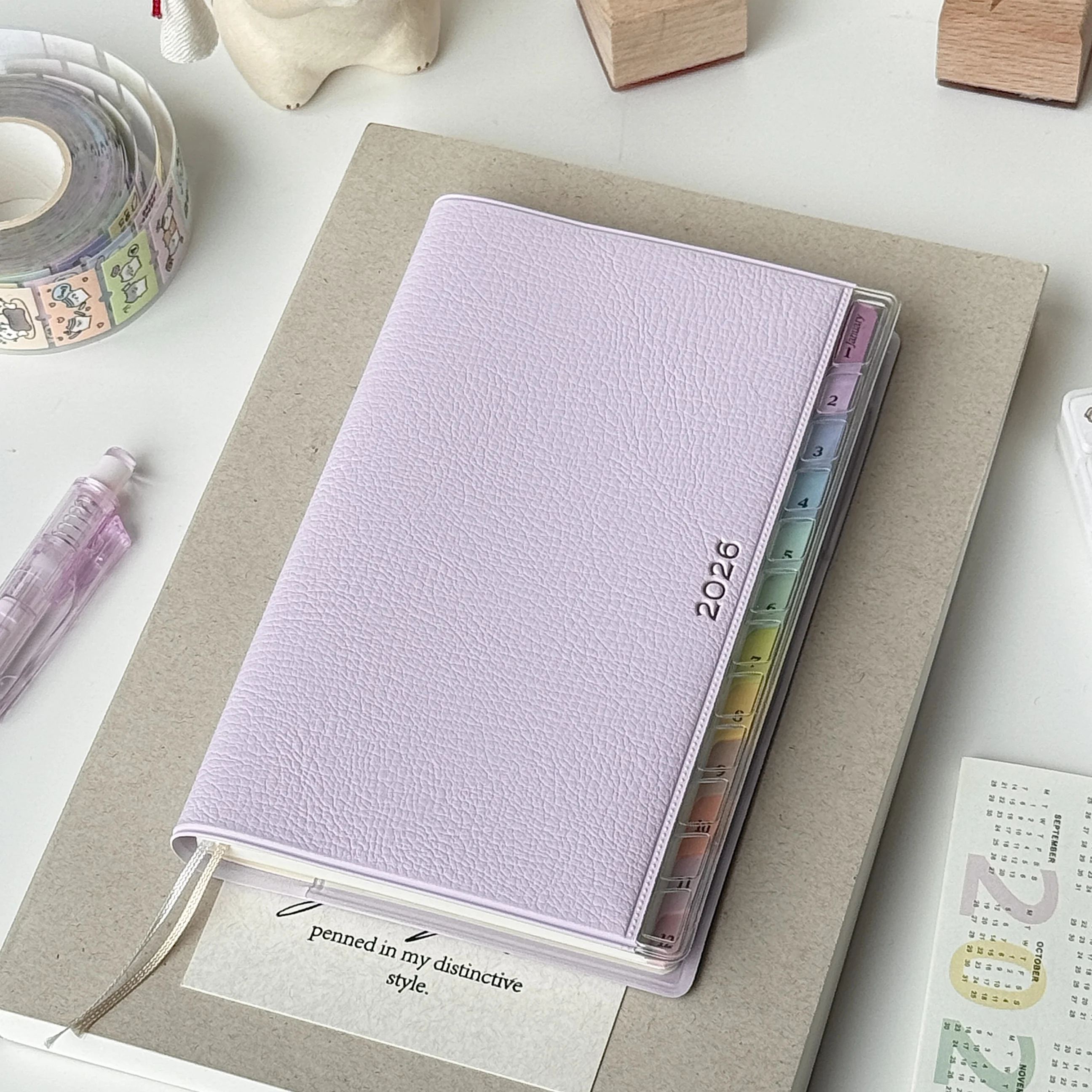 دفتر التقويم مذكرات 2026 مخطط مع مؤشر قوس قزح الجدول القشرية كتيب عالية القيمة ملاحظات العمل الخطة الأسبوعية الشهرية