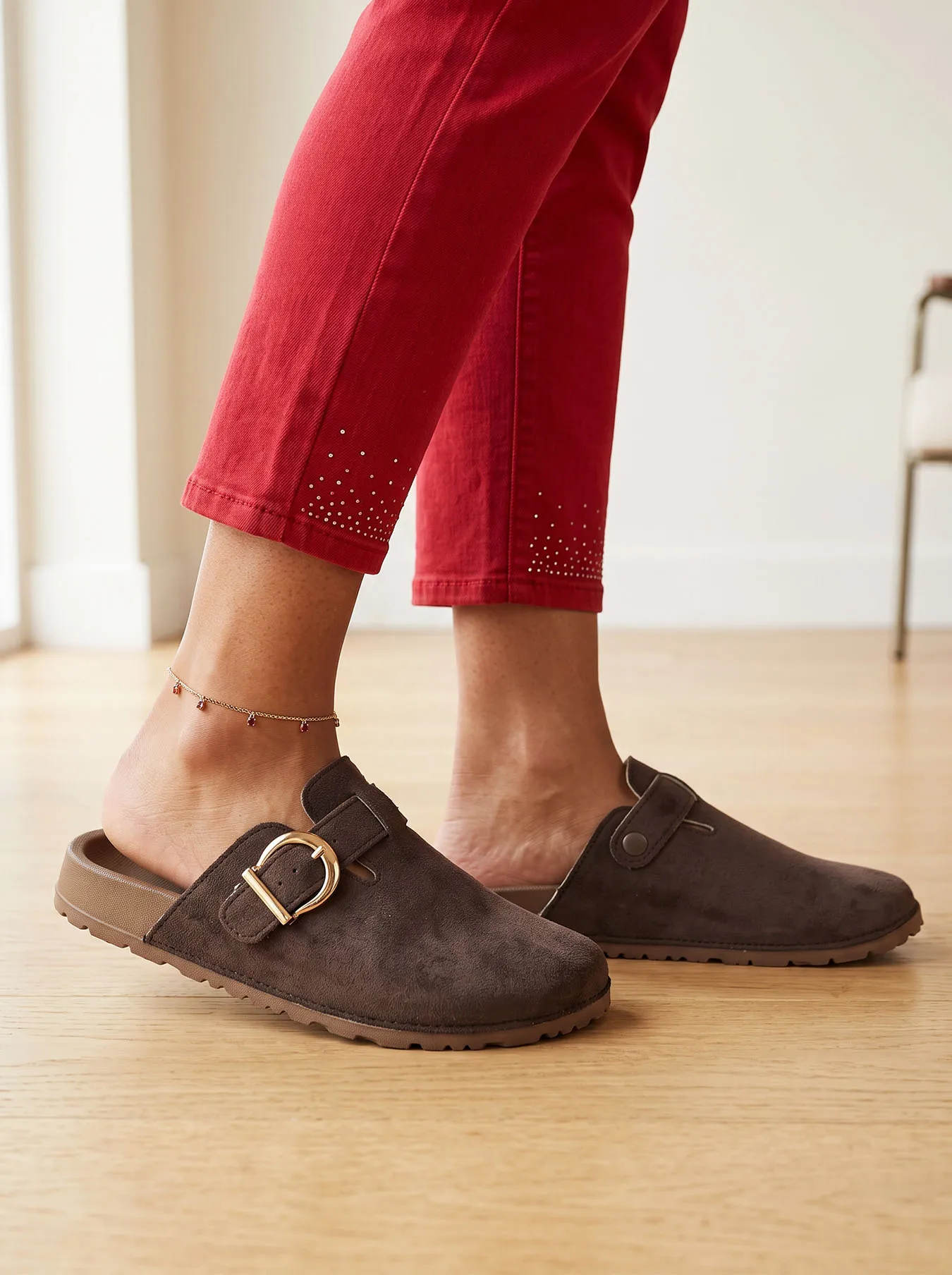 Zuecos de ante con hebilla para mujer, de talla grande, con puntera cerrada, diseño sin cordones, tacón plano, soporte para el arco del pie, plantilla de corcho, ideales para todas las estaciones y para uso casual.
