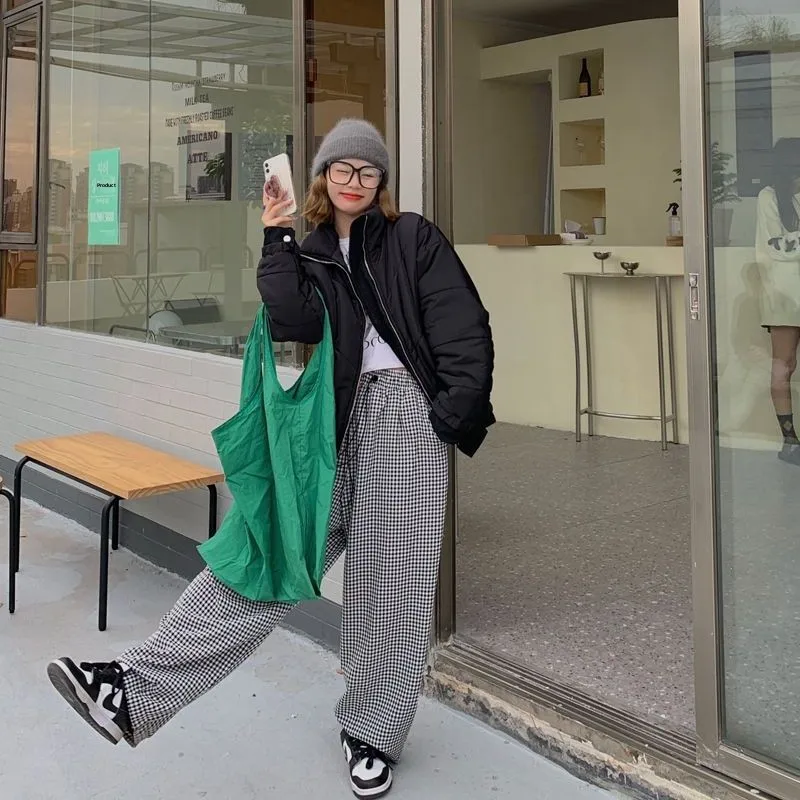 

Утепленная короткая хлопковая куртка свободного кроя в корейском стиле с воротником-стойкой и объемным дизайном для женщин, зимняя верхняя одежда, осенняя новинка