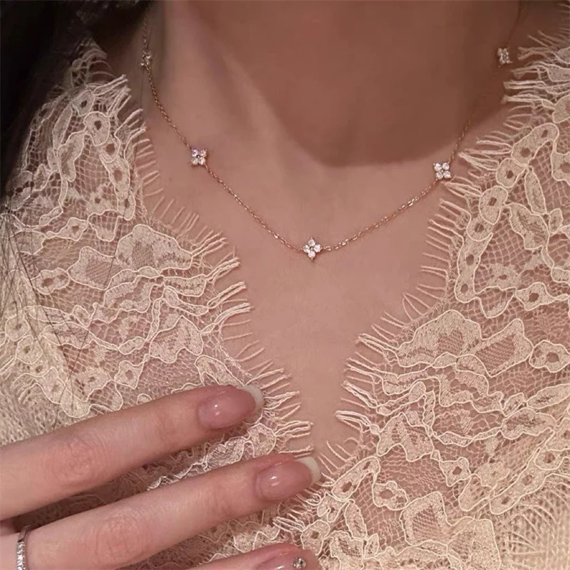 

Luxury Zircon Four Flower Charm Pendant Choker Necklace For Women Statement Jewelry Gift e1192