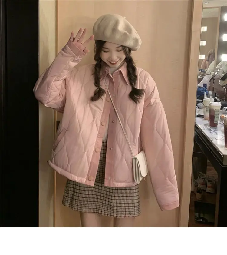 

Женские укороченные пуховики-парки: красивые, моющиеся, пригодные для стирки, чистки, замачивания и погружения.