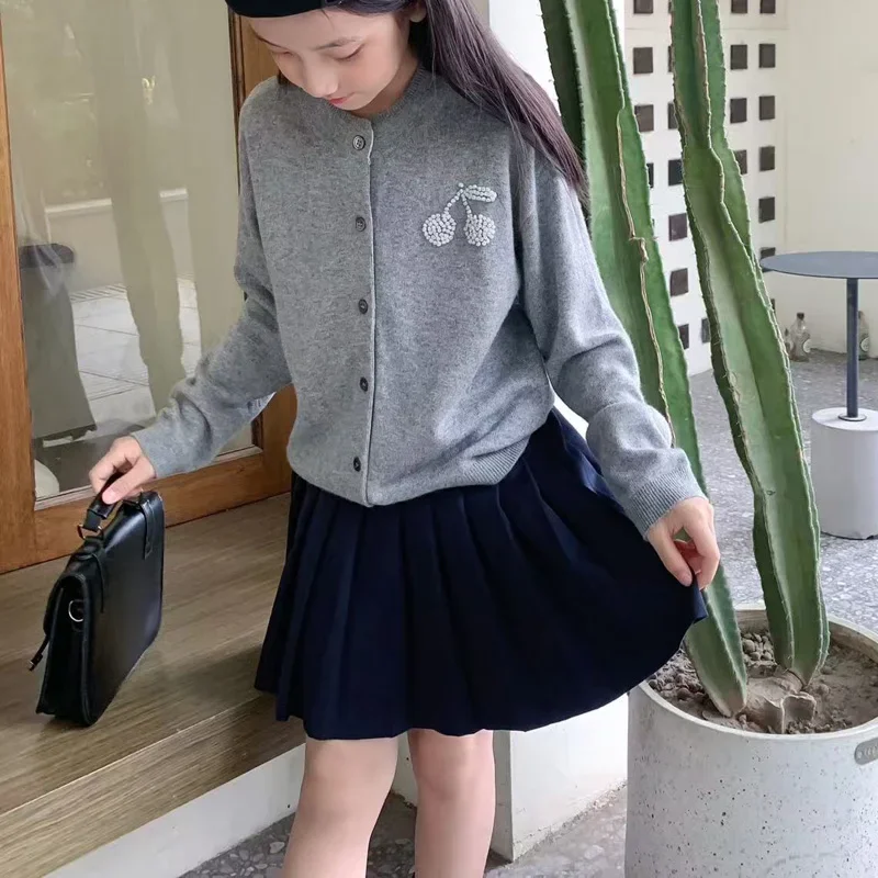 

В наличии 2022, осенне-зимний теплый свитер для маленьких девочек, пальто, куртки для маленьких мальчиков, детская эксклюзивная одежда, зимняя одежда для девочек