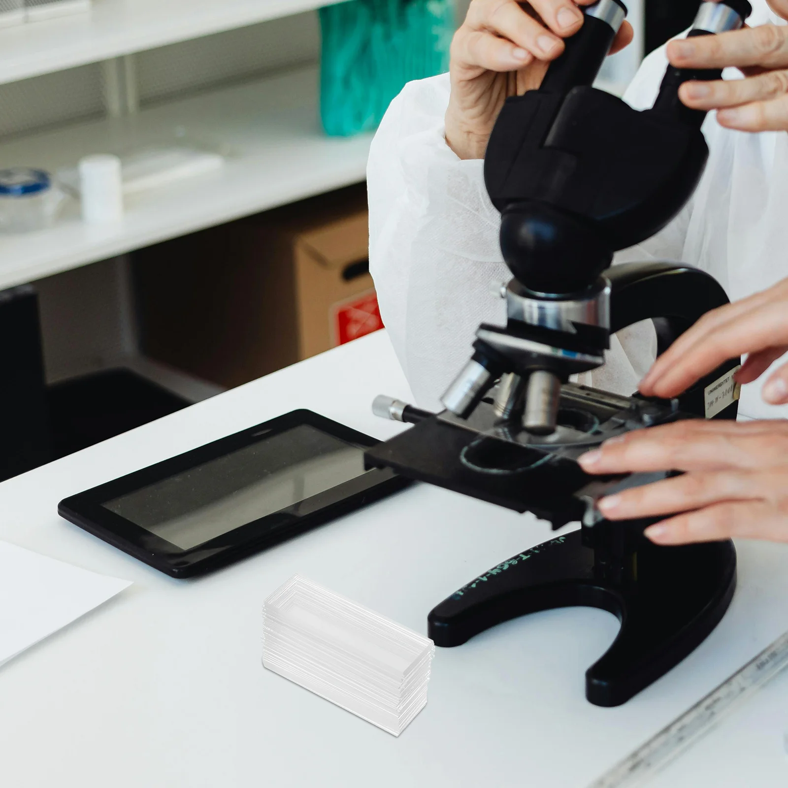 

100Pcs Microscope Slides Precleaned High Transparency Heat Resistant Smooth Glass Surface for Lab Research Biology Microbiology