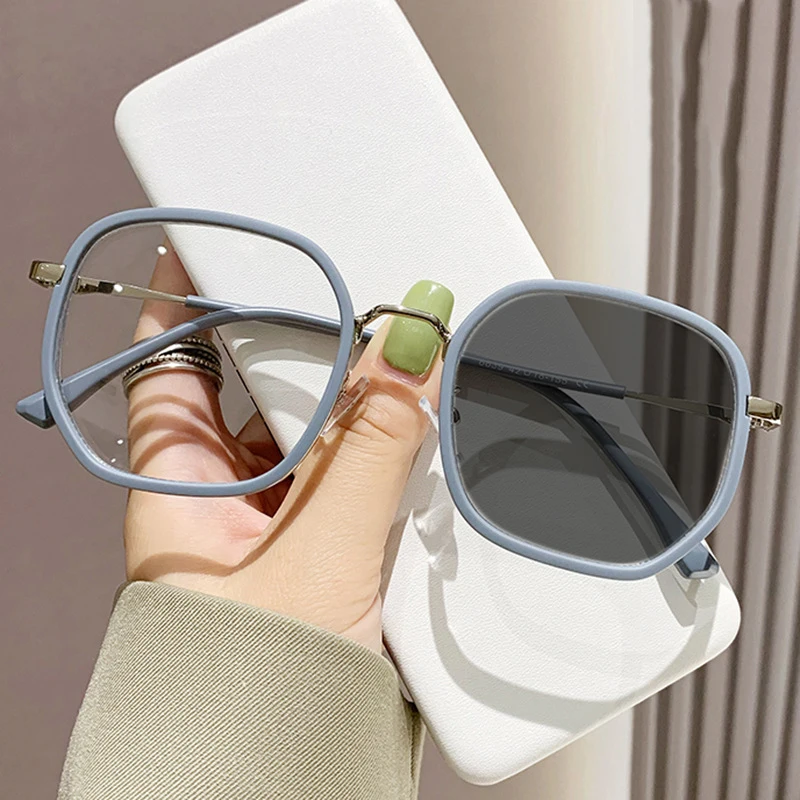 2024 Trendy Milky Coffee Photochromic Myopia Glasses Anti Blue Light Sunglasses Women Fashionable Polygonal Short Sight Glasses