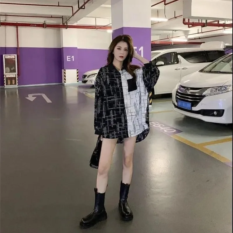 2025 Camisa de outono média a longa solta e versátil, confortável e bem projetada, requintada com emenda de bloqueio de cores