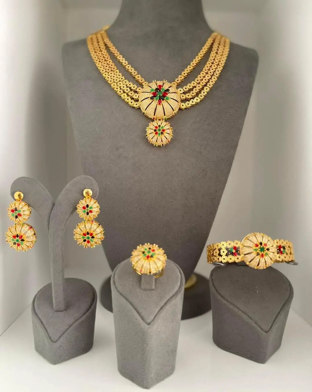 

2023 Best Selling Gold 4-Piece Bridal Wedding Jewelry Set Dubai Jewelry Set Women's Wedding Party Accessories Design