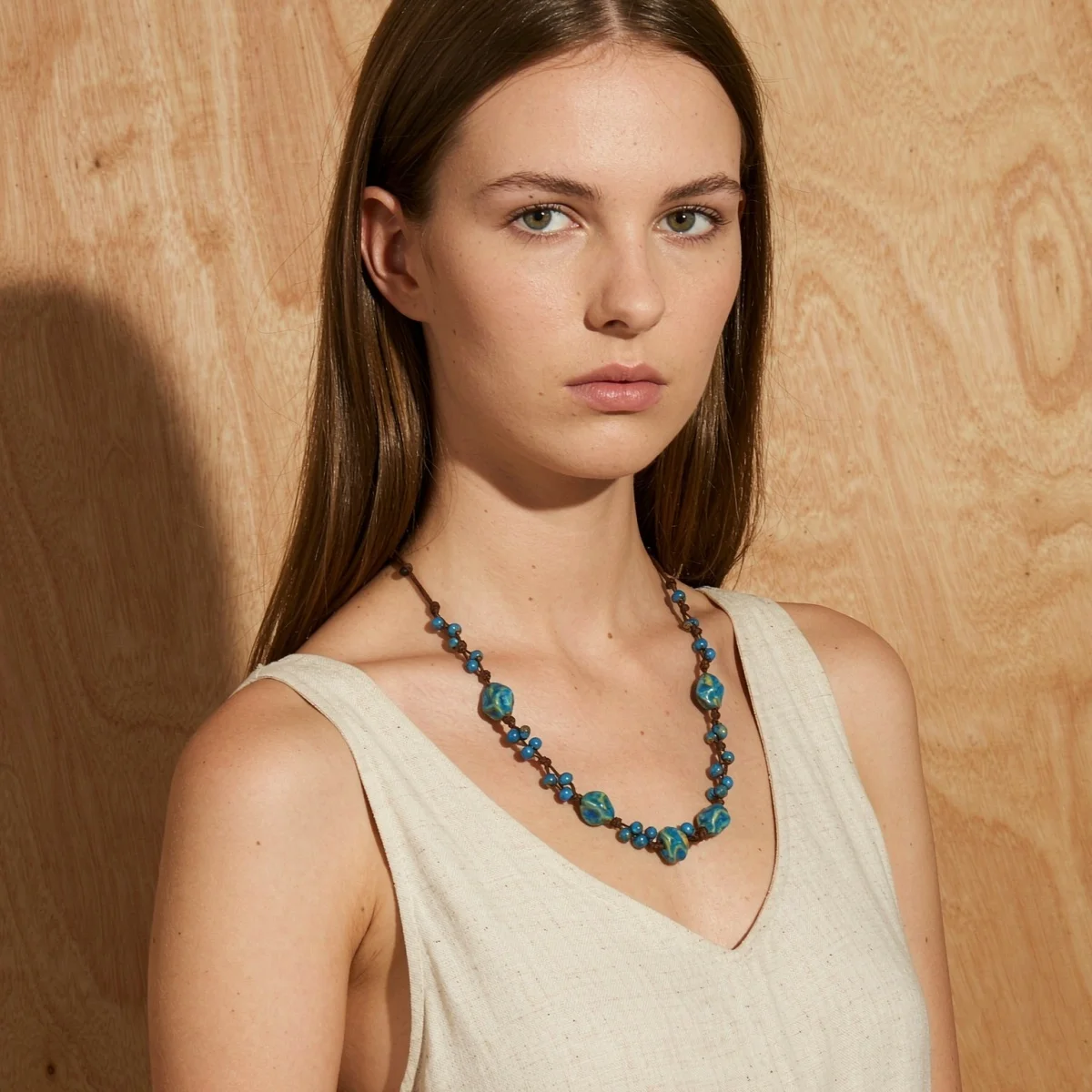 Retro-Künstlerischer Stil Unregelmäßige Blaue Keramikperlen Lange Halskette für Frauen Männer Boho Ethnische Braune Wachsschnur Pulloverkette Schmuck – Detail 4