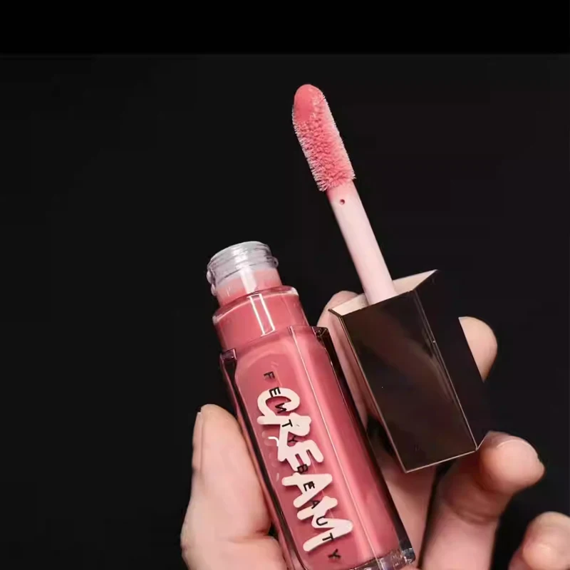 Szminka Sweet Mouth - cień na ustach, który podkreśla naturalne usta, nieklei się i jest długotrwała.