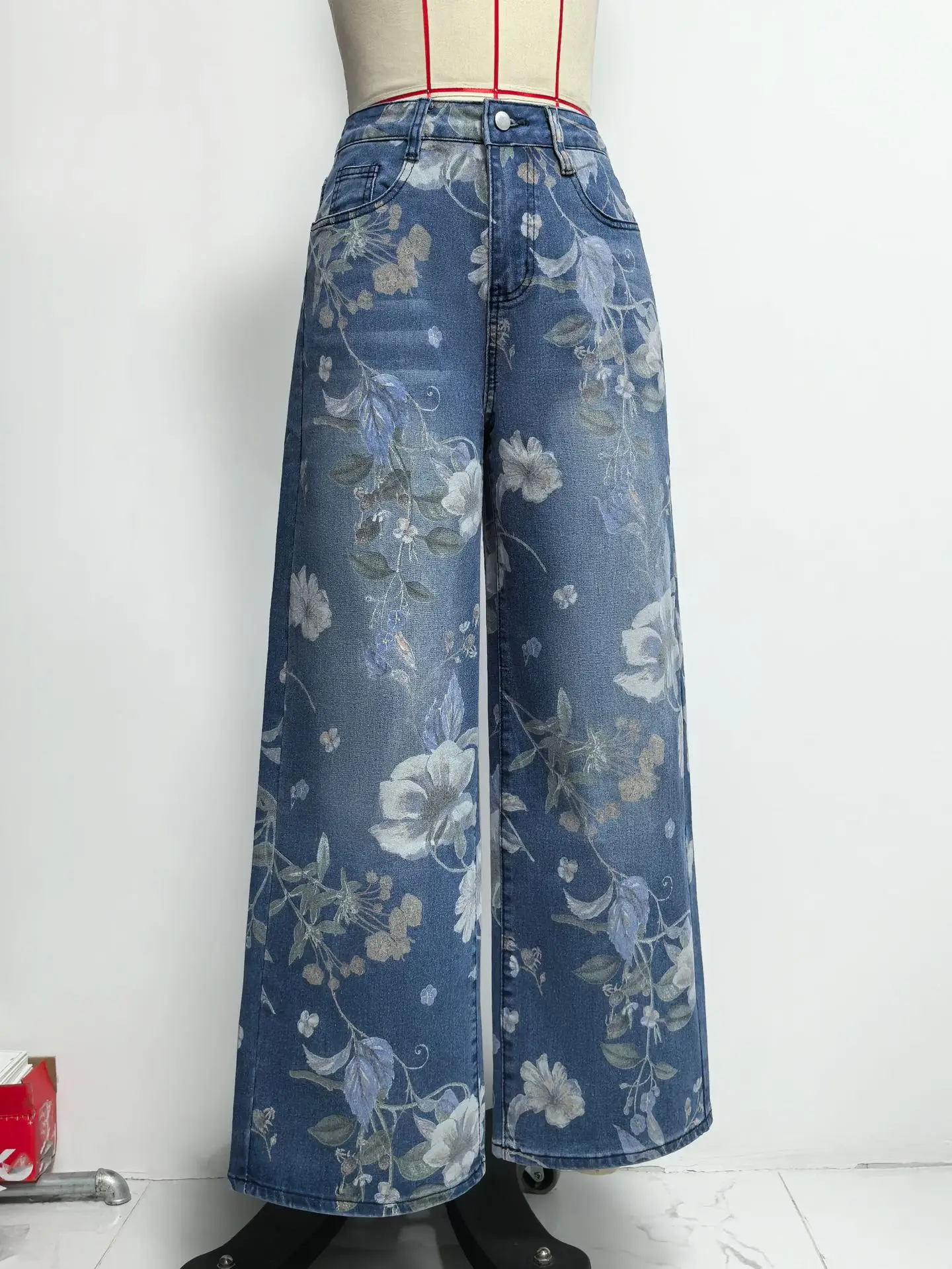 New for 2026: Women's Blue High-waisted Stretch Jeans, Vintage-style Loose-fit Wide-leg Denim Pants with A Floral Print.