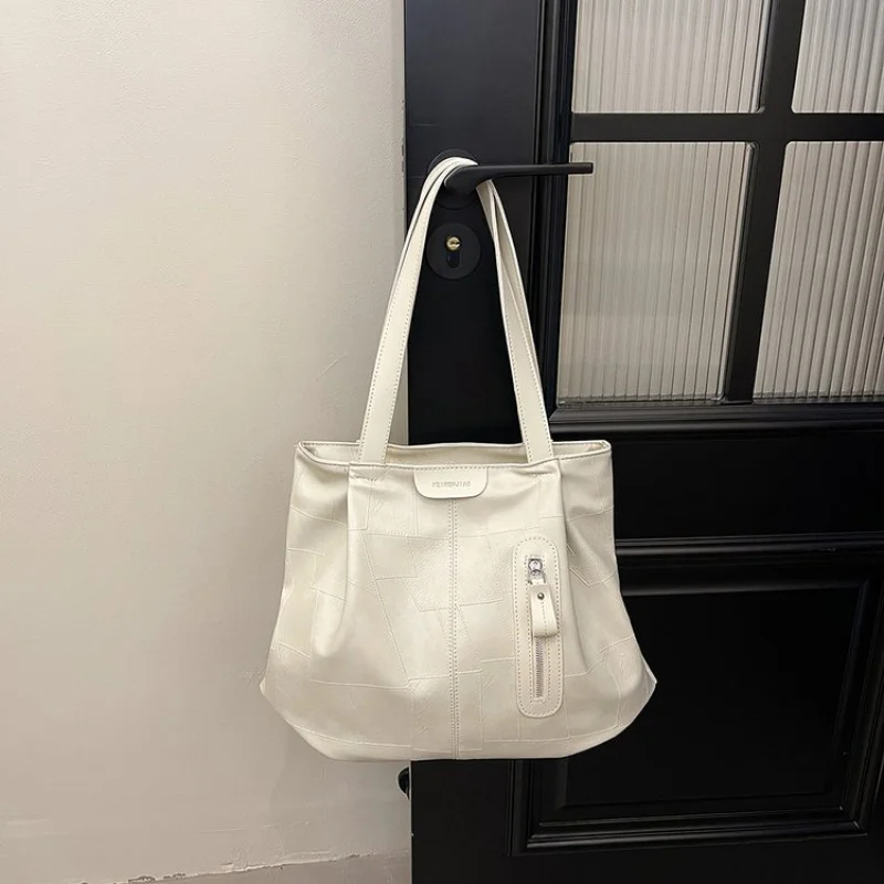 

Women's Messenger Bag Crafted From Fine Leather Featuring Classic Paris Inspired And Popular Classic Commuter Look​