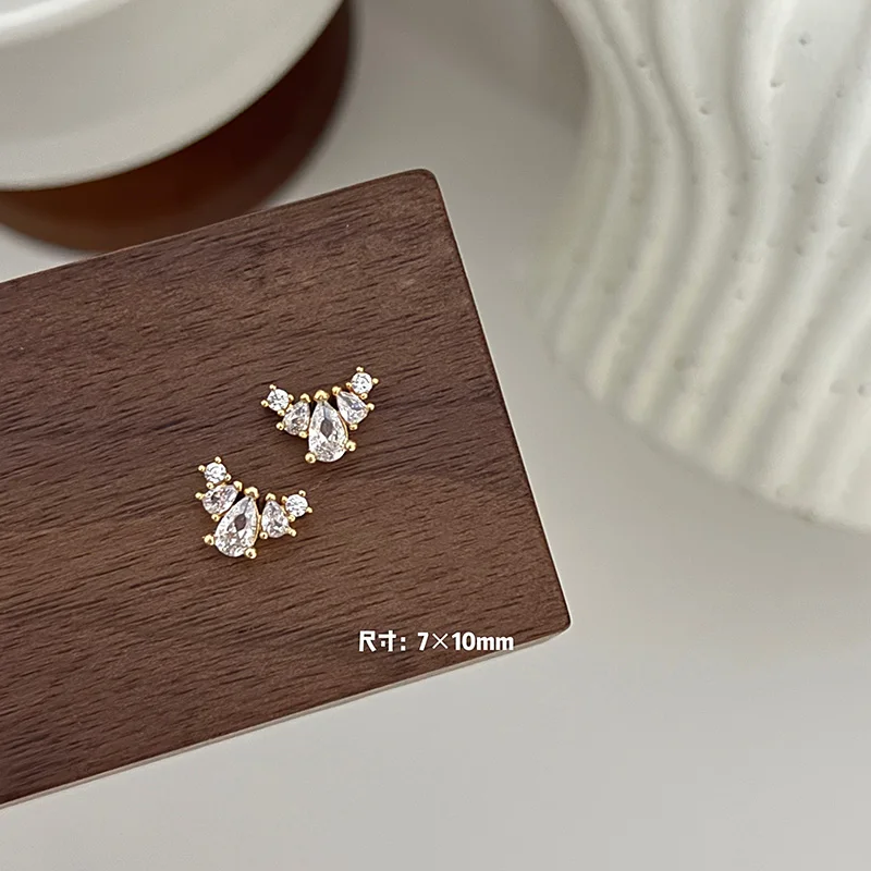 5 Stück vergoldete Kupfer-Zirkon-Nagelanhänger – Nagelkunst-Dekoration im französischen Stil mit glitzerndem Kristallrand, luxuriöser Nagelschmuck – Detail 21