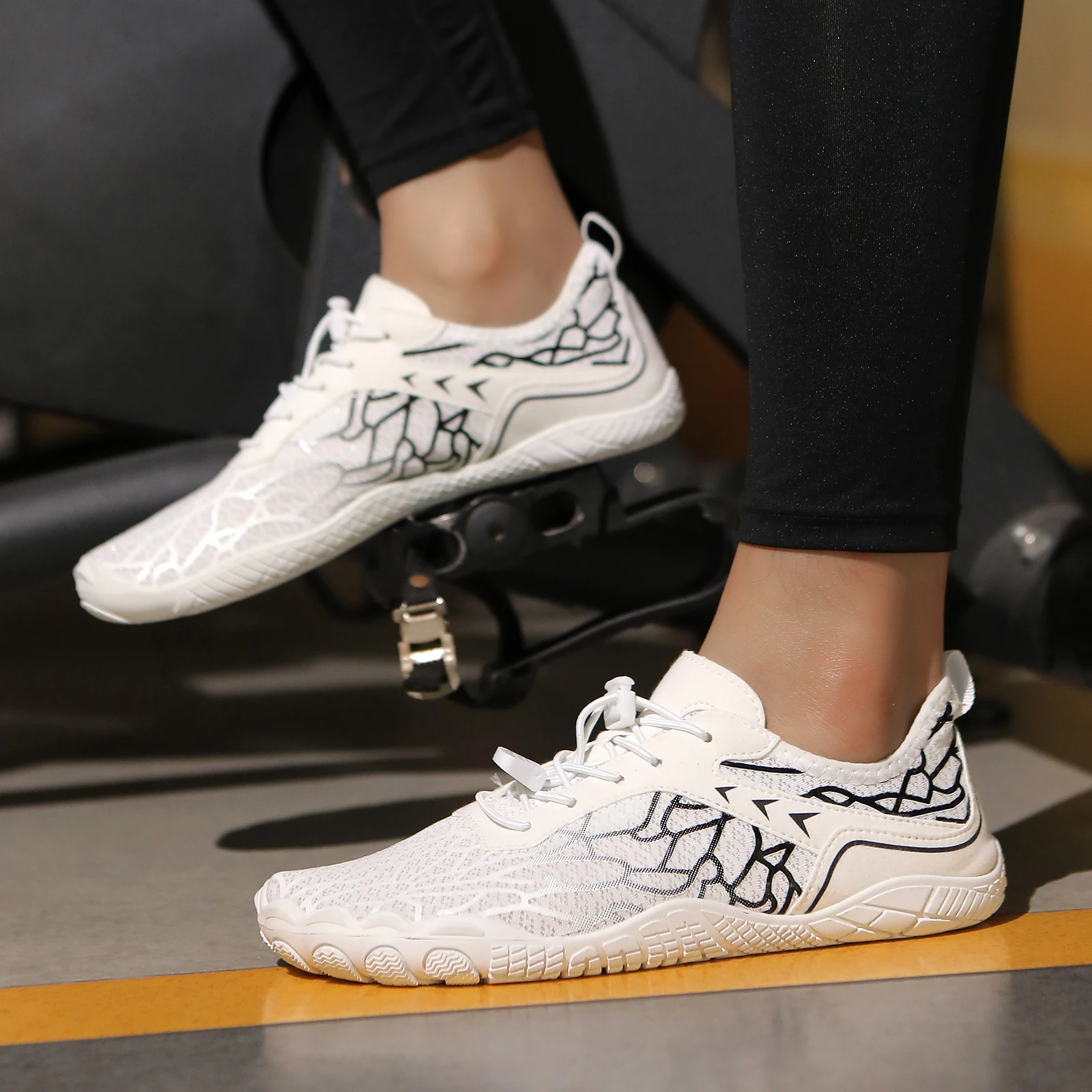 

man Barefoot Beach Shoes Adults Gym Outdoor Training Footwear Quick-Drying Breathable Sneakers Size 36-47