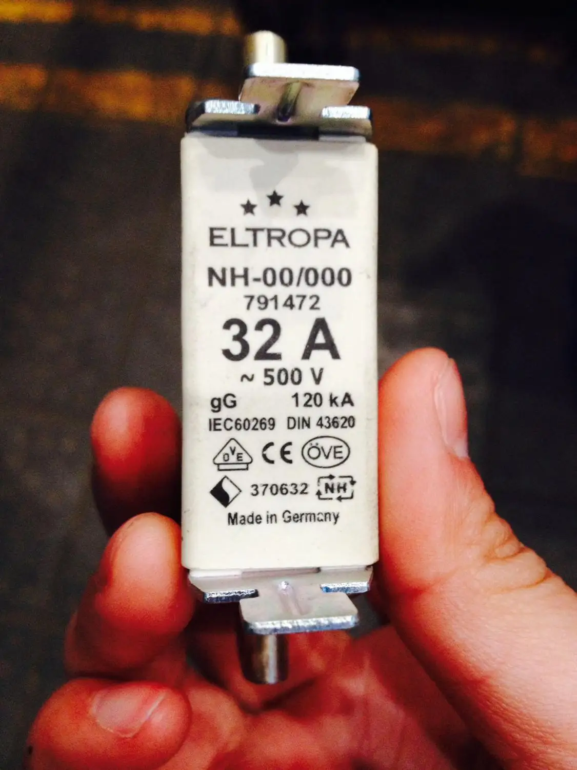 Fuses: ELTROPA NH-00/000 32A 500V 120KA gG 791472 / NH-00/000 50A 500V 791475 / NH-00/000 100A 500V 120KA gG