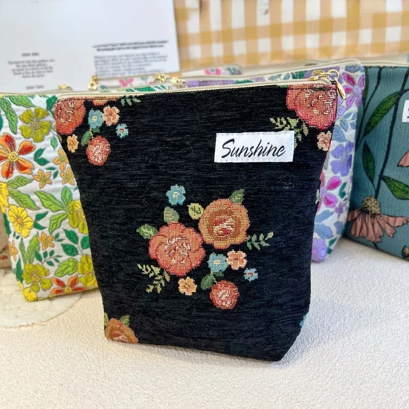 女性のための花の刺繍のクラッチケース、メイクアップ、口紅、改ざん、衛生パッドポーチ、カードホルダー、化粧バッグ、旅行化粧品バッグ