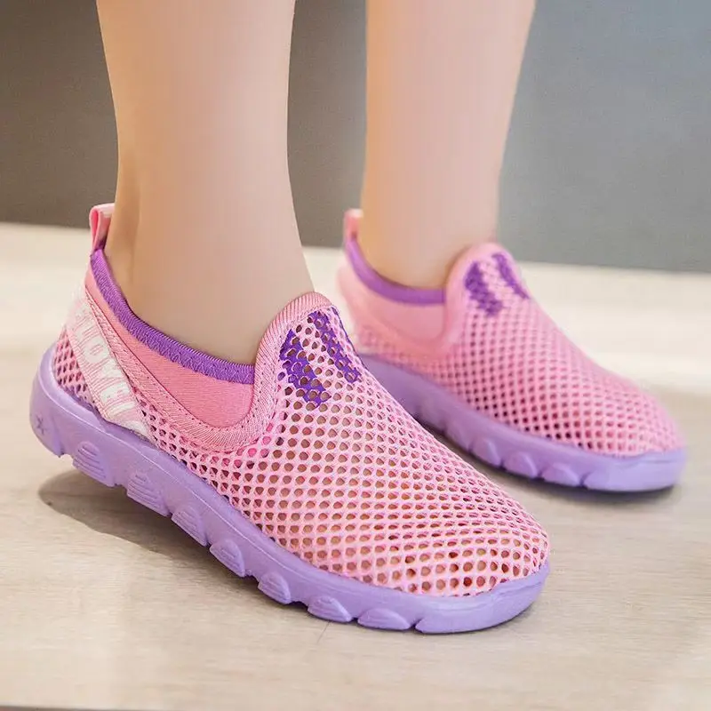 Zapatillas de deporte de malla para niños y niñas, zapatos de suela suave, antideslizantes, ligeros y transpirables para correr y caminar, novedad de verano, 2024