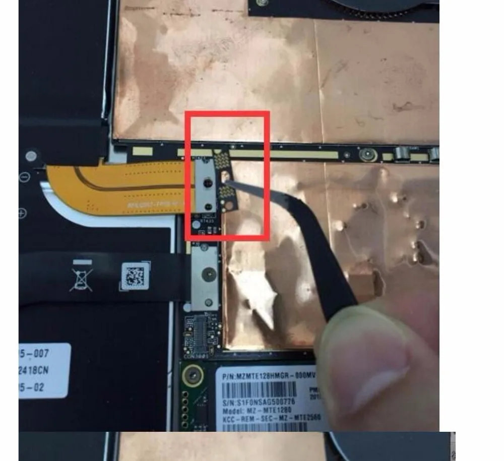 For Microsoft Surface Pro 3 (1631) Bridge connector between the battery and logic board connector replacement
