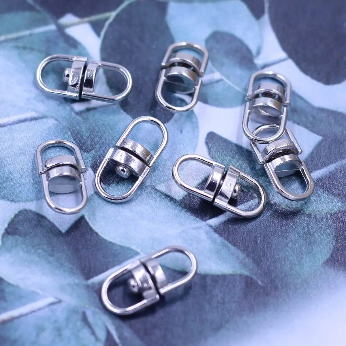 2500Pcs Silver Tone 8 Shaped Swivel Rotatable Connectors Clasps Hook Key Rings 19x8mm