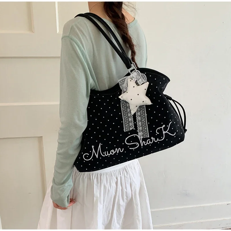 Koreanische große Canvas-Tragetasche mit Polka-Dot-Sternmuster, süße, edgy Schultertasche im Ballett-Schleifen-Stil, vielseitige Damen-Handtasche für den Arbeitsweg – Detail 6