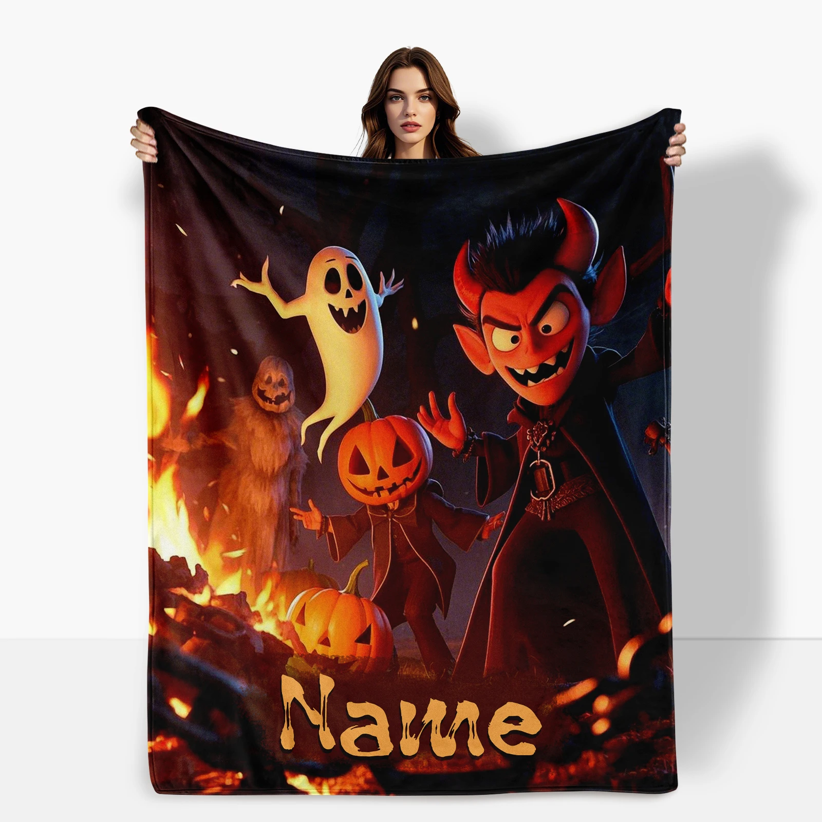 Manta de franela de dibujos animados de Halloween con demonios y llamas con un texto personalizable para familiares y amigos