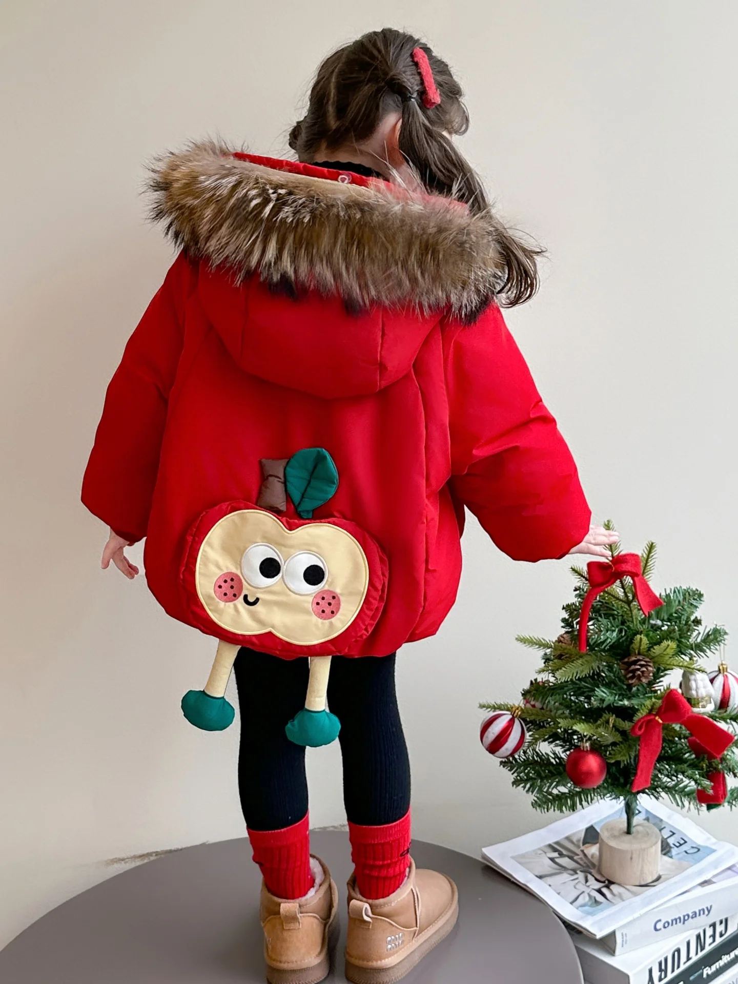 

Thiened Hooded Cotton Jaet for Girls with Real Fur Collar Warm Winter New Year's Outfit Medium Length with Zipper Closure