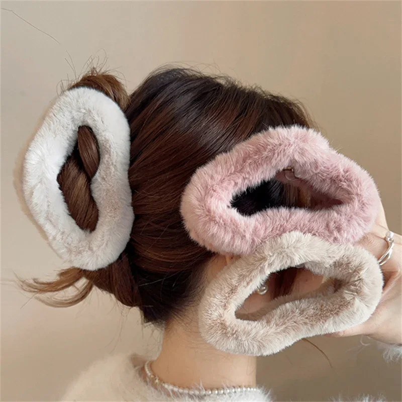 

New Large Solid Color Plush Cloud Hair Clips Women Korean Fashion Simple Hairpin Elegant Girls Shark Clip Hair Accessories