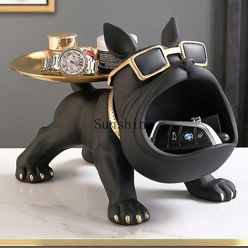 Enter the entrance, put keys in the foyer, store ornaments and items on the tray, and high-end dog decorations