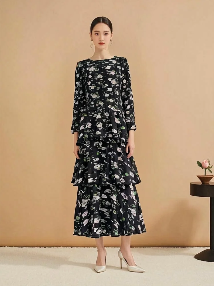 

Miyake Pleated Autumn 2025 Big Swing Skirt Fresh and Elegant Small Floral Round Neck Long Sleeved Printed Pleated Long Skirt