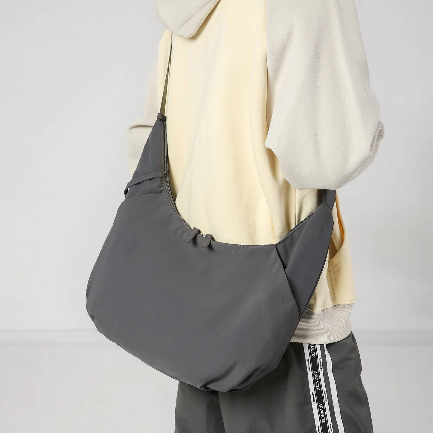 

Casual Nylon Crossbody Bag Unisex Large Capacity Outdoor Sports Travel Bag Simple Match Single Shoulder Bag Pure Color Splicing