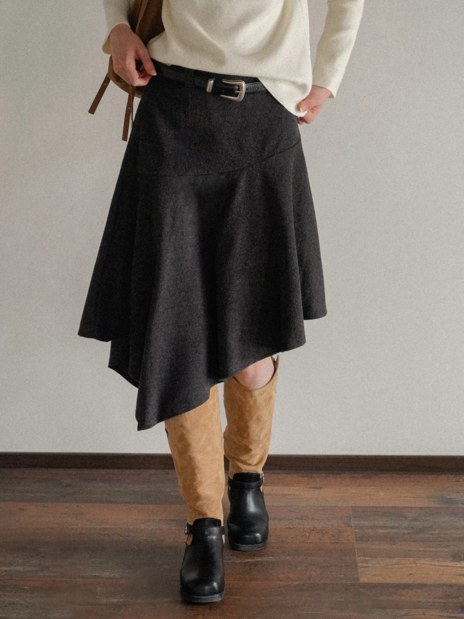 

Элегантная асимметричная шерстяная юбка А-силуэта с завышенной талией, осенне-зимняя, стройнящая, миди, от EGGKA