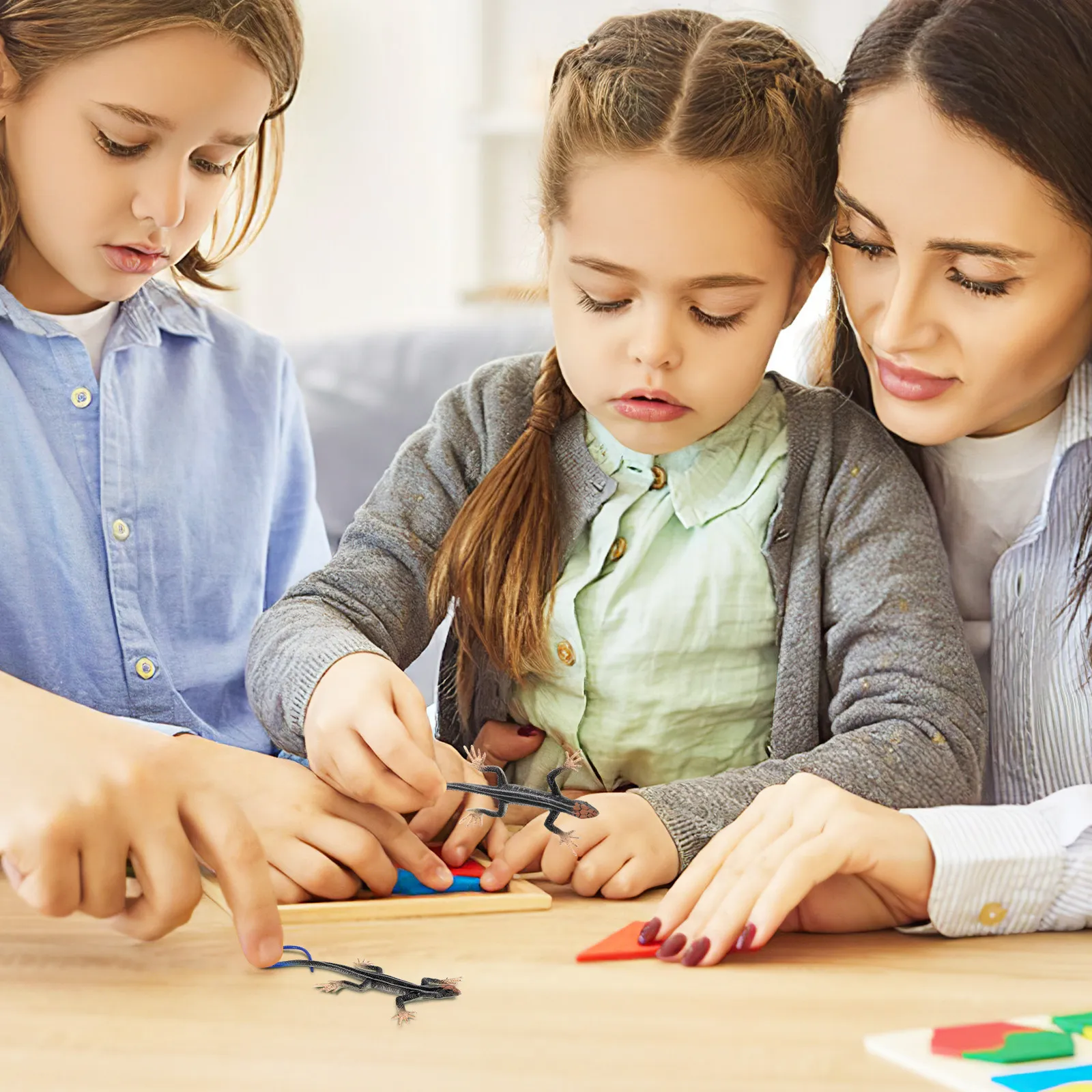 

Plastic Simulation Lizard Realistic Fake Reptile Animal Prank Decoration Educational Kids Early Learning Spoof Tool