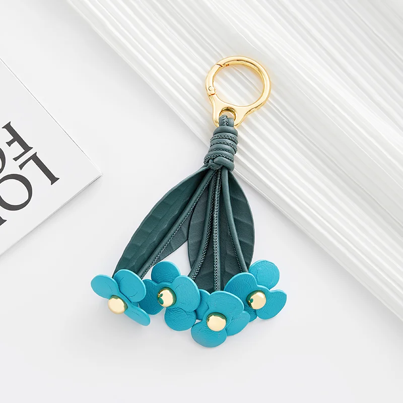 Strawberry flower leaves bag charm for women bag fashion high-end exquisite workmanship bag decoration bag accessories