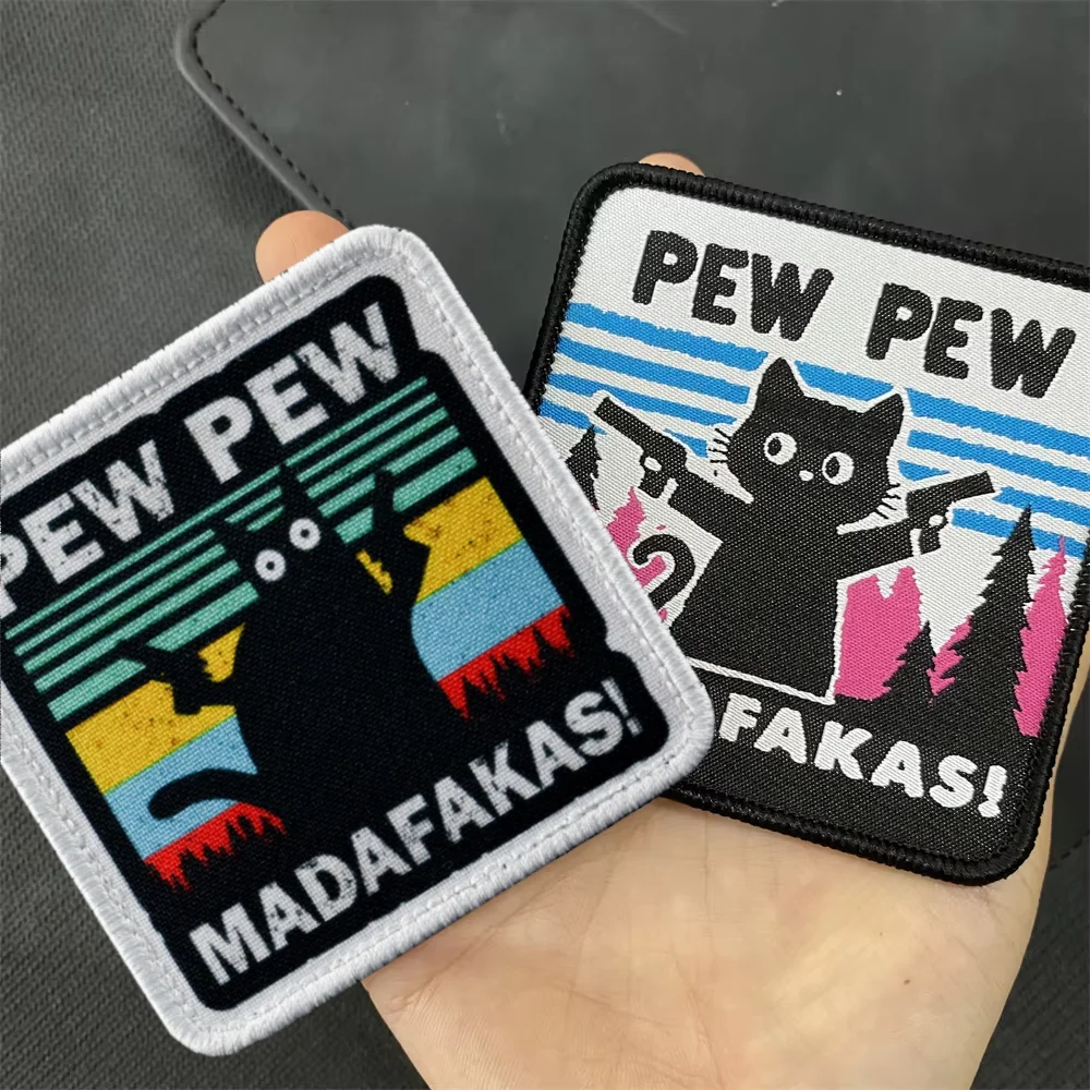 PEW PEW Madafakas AKA parche divertido de gato doble pistola brazalete de gato negro moral para fanáticos militares al aire libre mochila pegatina insignia de gancho y bucle