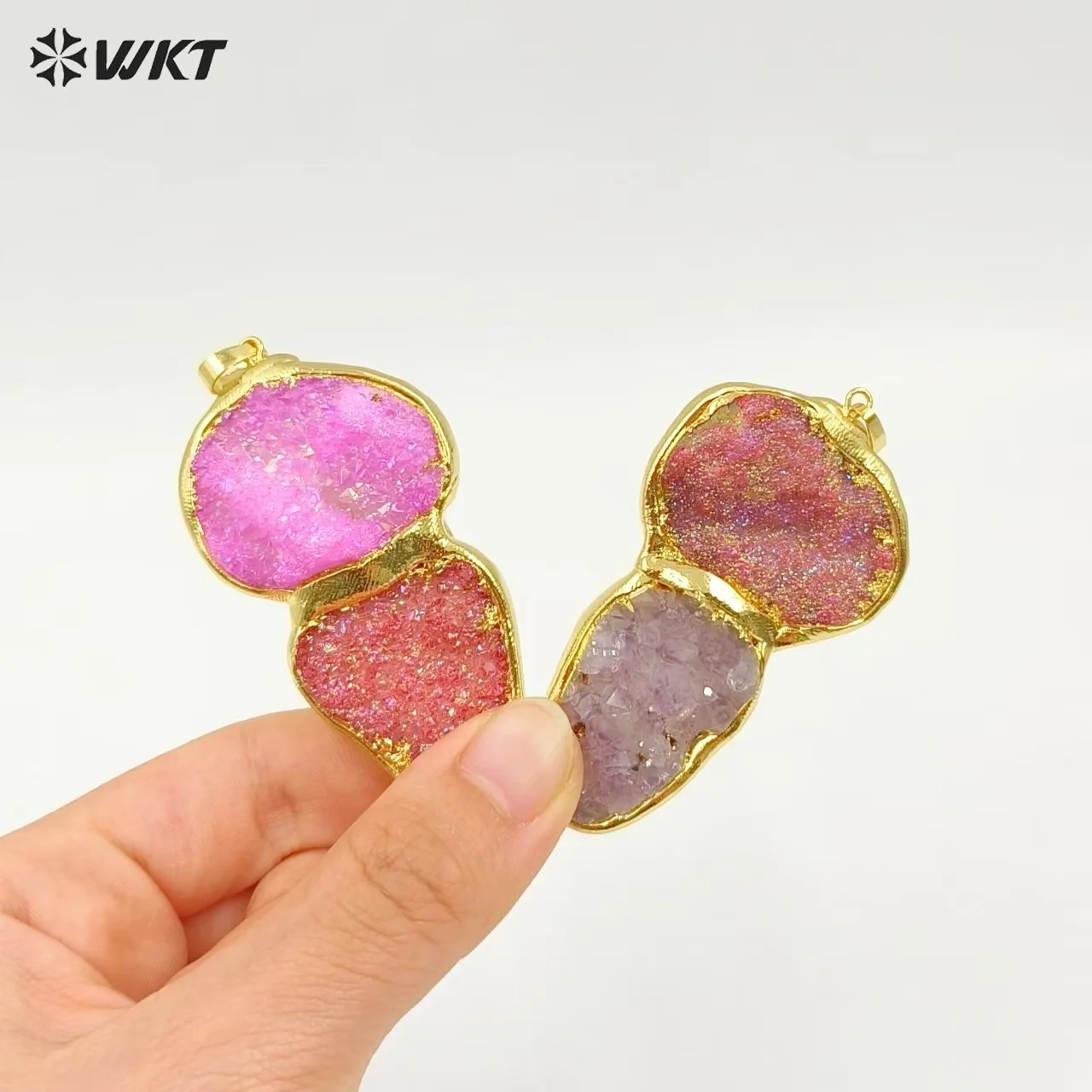 

WT-P2003 Colorful Pink And Blue Natural Druzy Quartz Stone With 18K Gold Plated Pendant Suitable For DIY Jewelry Making