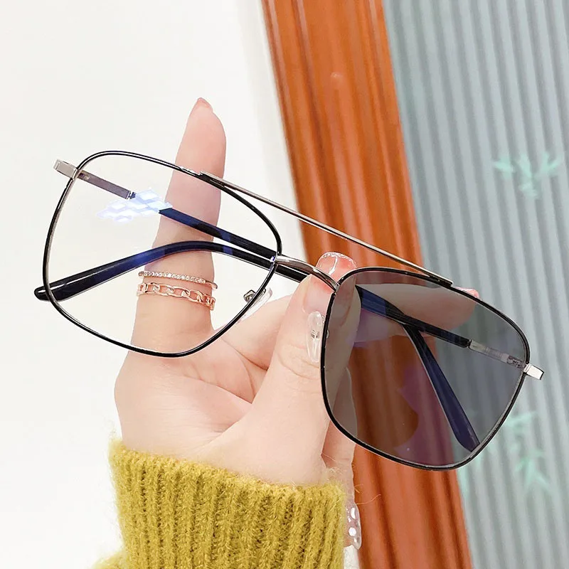 New Anti Blue Light Eyewear Computer Discolored Glasses Photochromic Sunglasses Blue Light Blocking Glasses Men Women Sunglasses