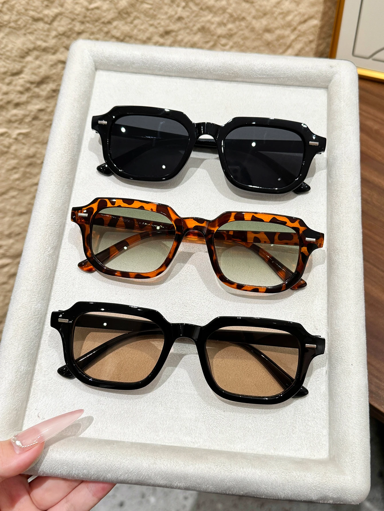 3-teiliges Set klassischer kleiner quadratischer Sonnenbrillen für Damen und Herren, hochwertige Sonnenbrillen für Reisen und Autofahren, Bonbonfarben – Detail 1
