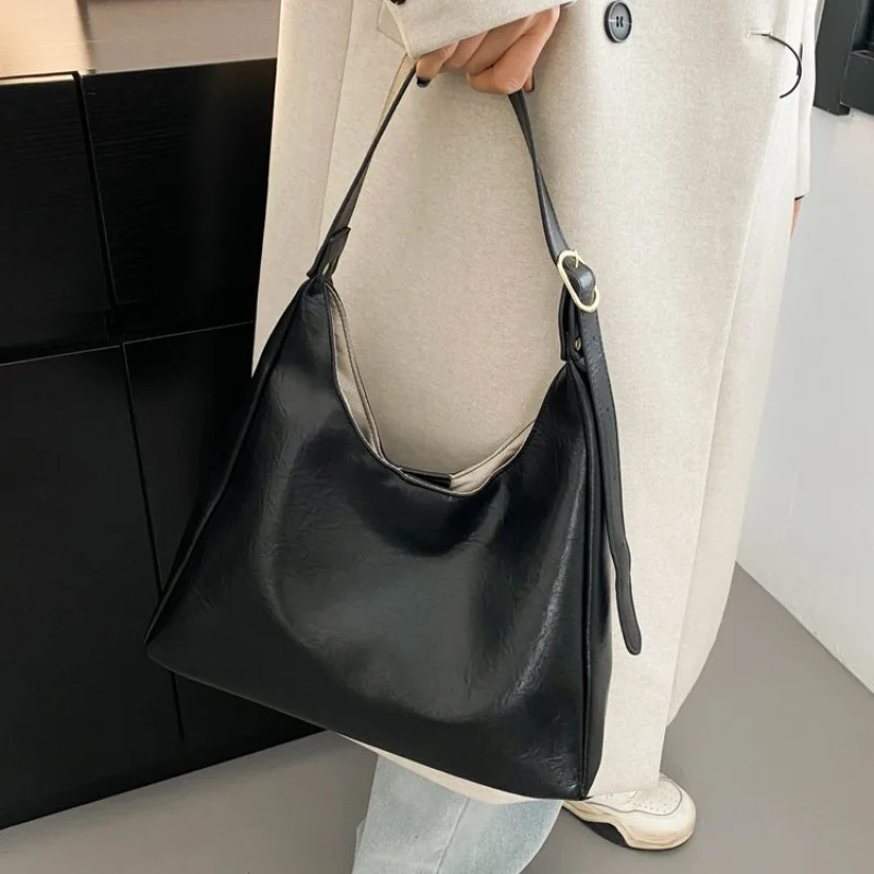 

Elegant Hobo Bag For Women With Slouchy Silhouette And Comfortable Shoulder Strap For Daily Use